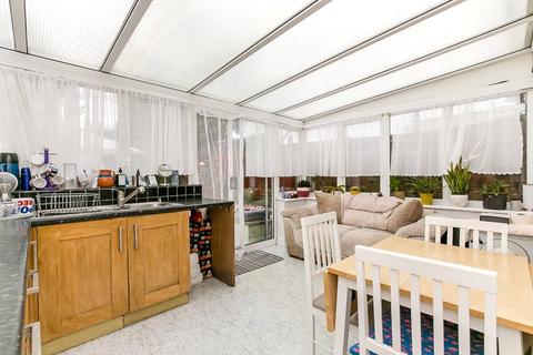 25 Moorside Road, Bromley, BR1 5EP