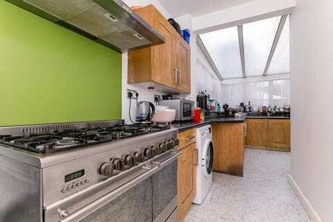 25 Moorside Road, Bromley, BR1 5EP