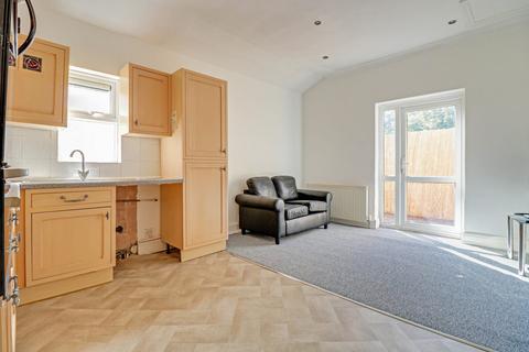 11a Herbert Grove, Southend-on-sea, SS1 2AT