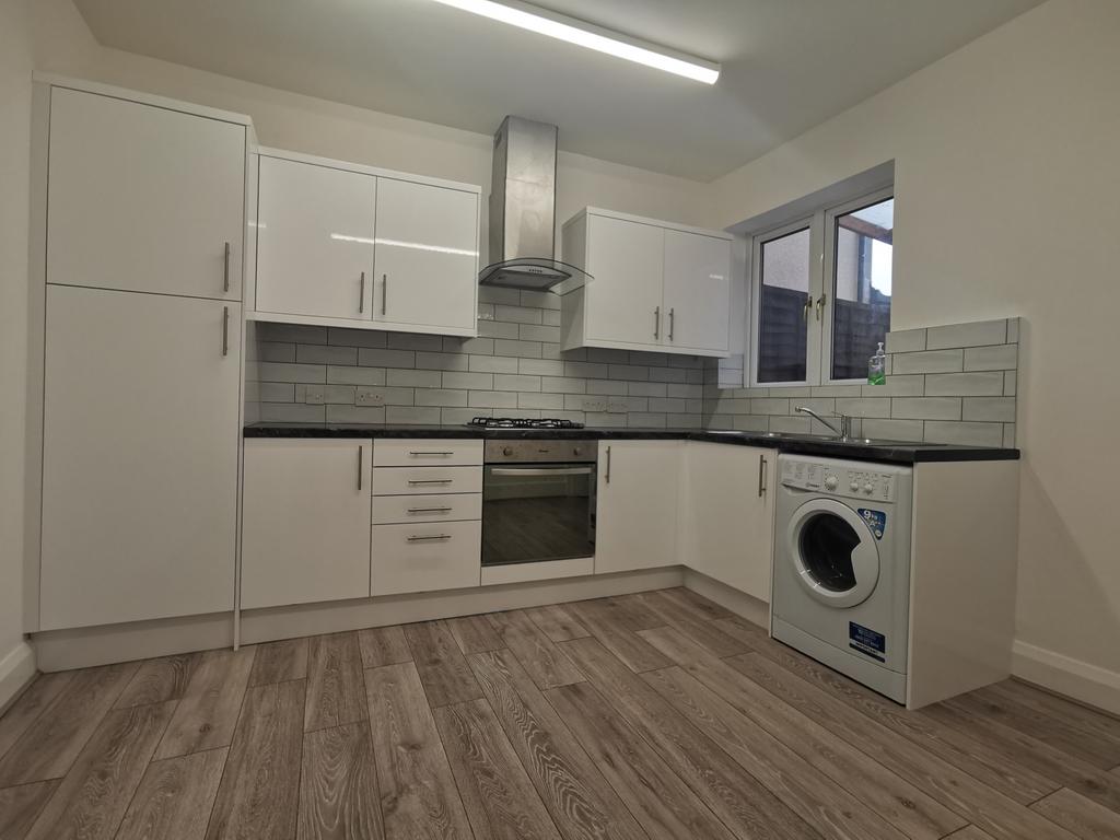 3 bedroom terrace house in hounslow