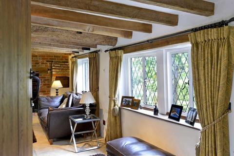 4 bedroom detached house for sale - Pilgrims Way, Guildford