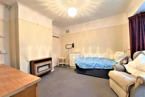 187 Ryefield Avenue, Uxbridge, UB10 9DB