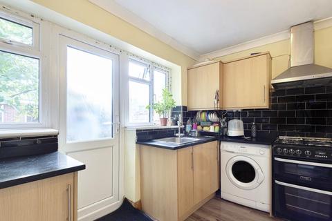 64 Bryant Avenue, Slough, SL2 1LG