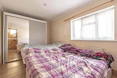 64 Bryant Avenue, Slough, SL2 1LG