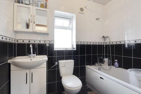64 Bryant Avenue, Slough, SL2 1LG