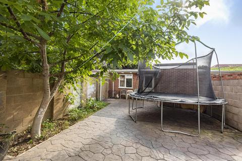 64 Bryant Avenue, Slough, SL2 1LG