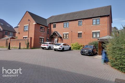 10 Playing Field Close, Haslemere, GU27 1BF
