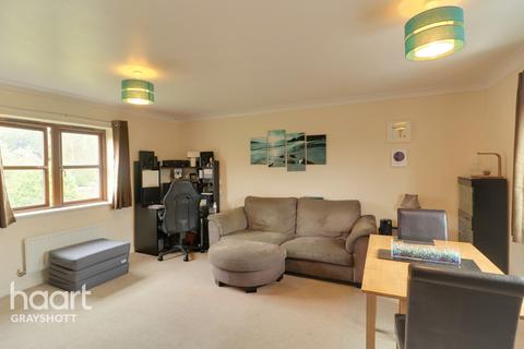 10 Playing Field Close, Haslemere, GU27 1BF