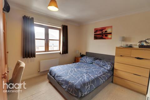 10 Playing Field Close, Haslemere, GU27 1BF