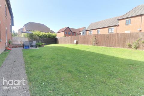 10 Playing Field Close, Haslemere, GU27 1BF