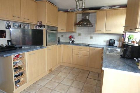 24 Raeburn Drive, Bradford, BD6 2LL