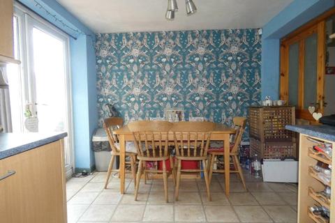 24 Raeburn Drive, Bradford, BD6 2LL