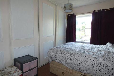24 Raeburn Drive, Bradford, BD6 2LL