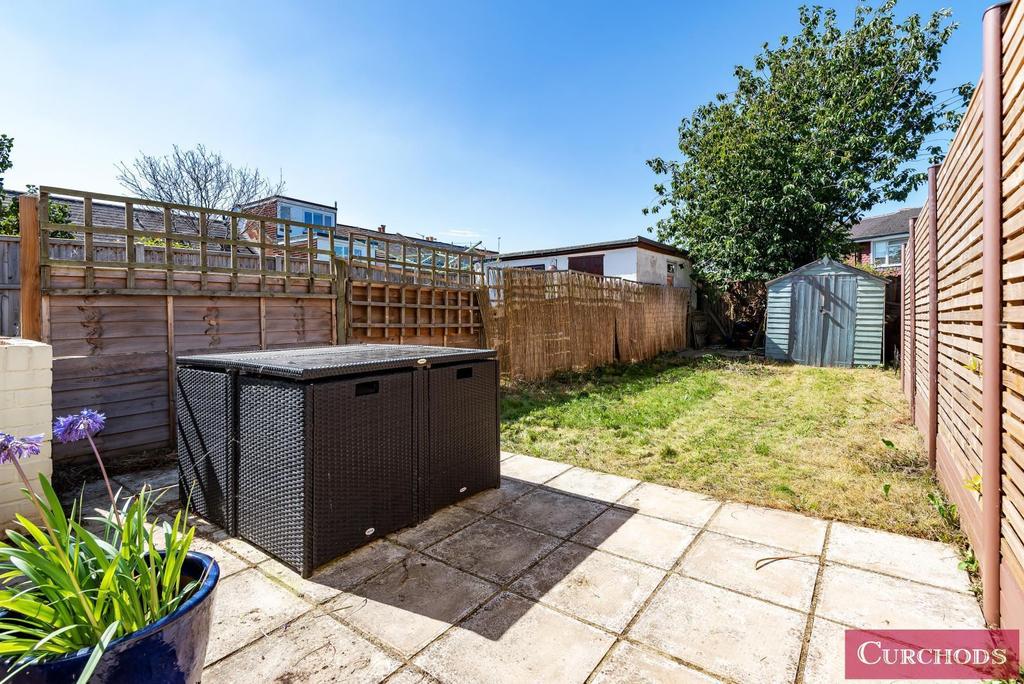 Sheep Walk, Shepperton, TW17 2 bed terraced house £385,000