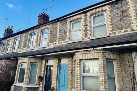 3 bedroom terraced house to rent, Gosbrook Road, Caversham