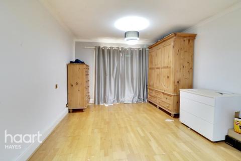 6 Kendal Close, Hayes, UB4 8SX