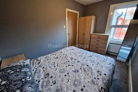 2 bedroom flat to rent, Winchester Road, Reading - All bills included.