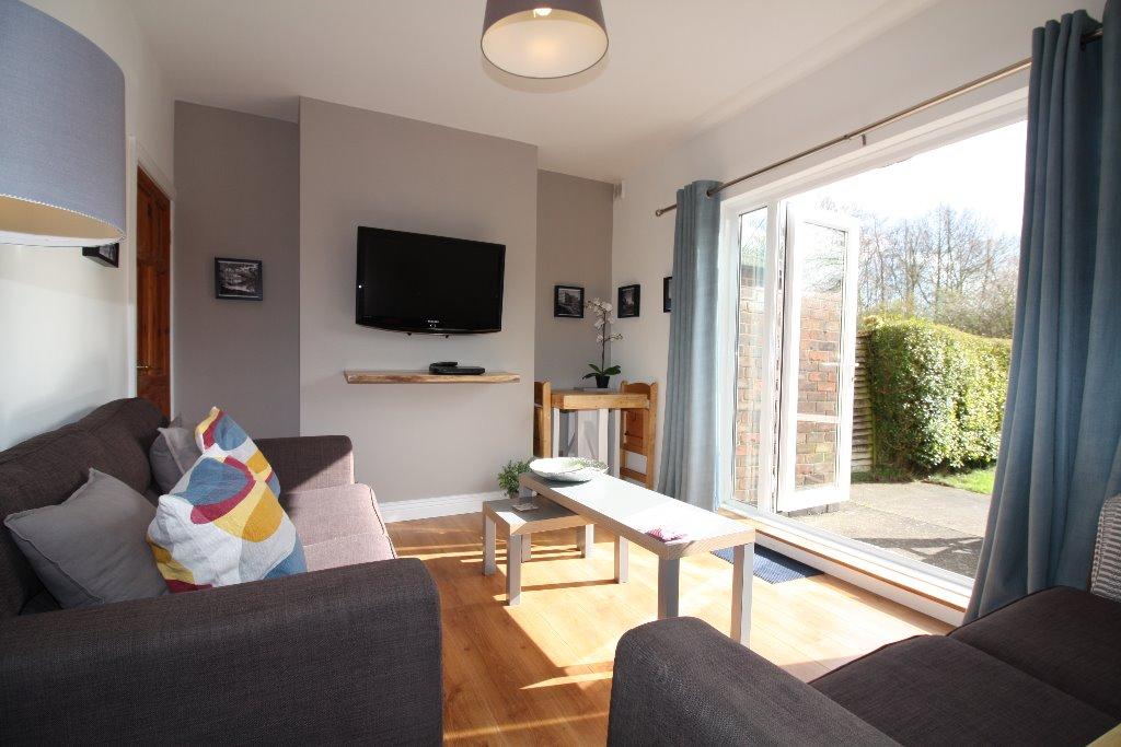 Harington Avenue, Tang Hall, York, YO10 2 bed semidetached house £