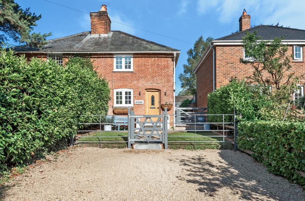 Knapp Lane, Ampfield, Romsey, SO51 3 bed semidetached house £550,000