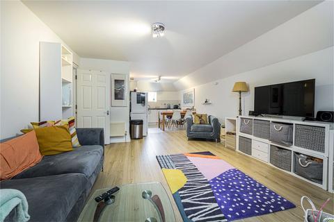 2 bedroom apartment to rent, Crown Lane, SW16