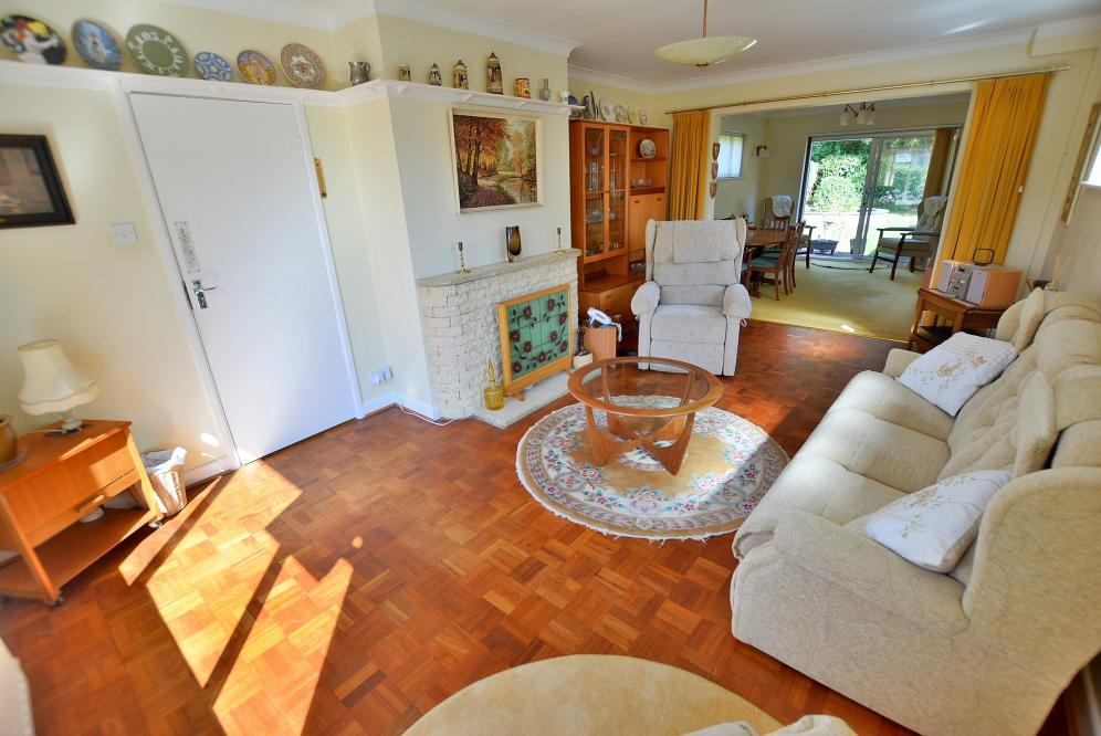 Heathlands Avenue, West Parley, Dorset, BH22 8RP 2 bed detached