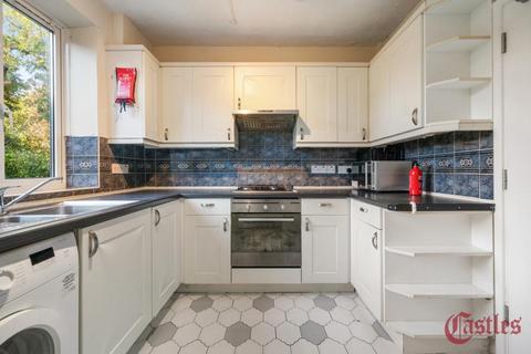 3 bedroom flat to rent, Williams Close, Crouch End, N8