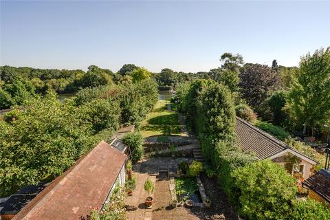 31 Strawberry Vale, Twickenham, TW1 4RX