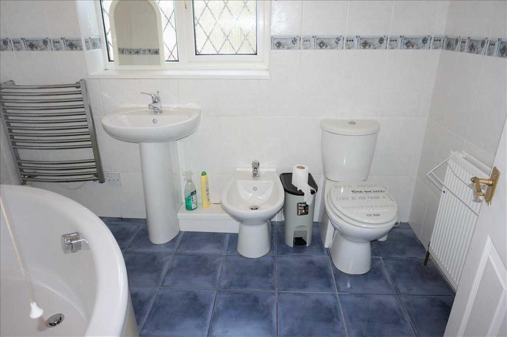 Family bathroom :