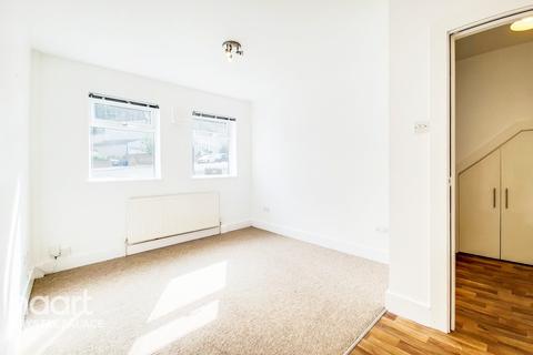 303b Grange Road, Upper Norwood, London, SE25 6TD