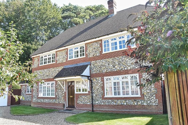Willowbank Gardens, Tadworth, Surrey.... 5 bed detached house £1,000,000