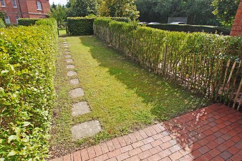 8 Dartington Walk, Exminster, Exeter, EX6 8TN