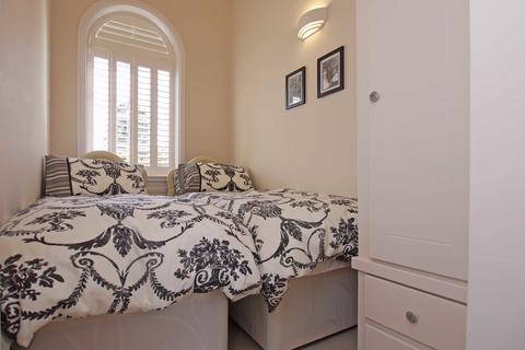 8 Dartington Walk, Exminster, Exeter, EX6 8TN