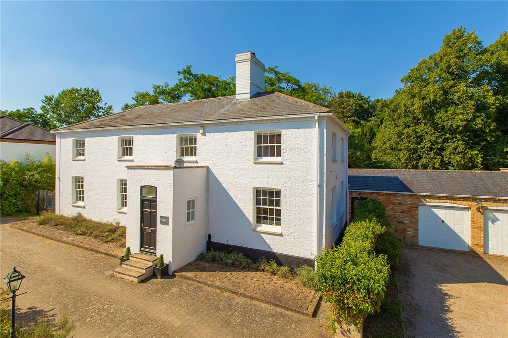 Waresley Hall, Manor Farm Road, Waresley, Cambridgeshire, SG19 5 bed
