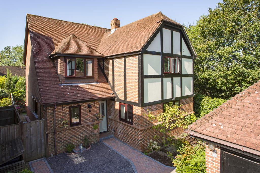 Court Meadow Close, Rotherfield 5 bed detached house £695,000