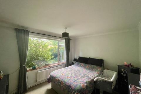 2 bedroom ground floor maisonette to rent, Caterham