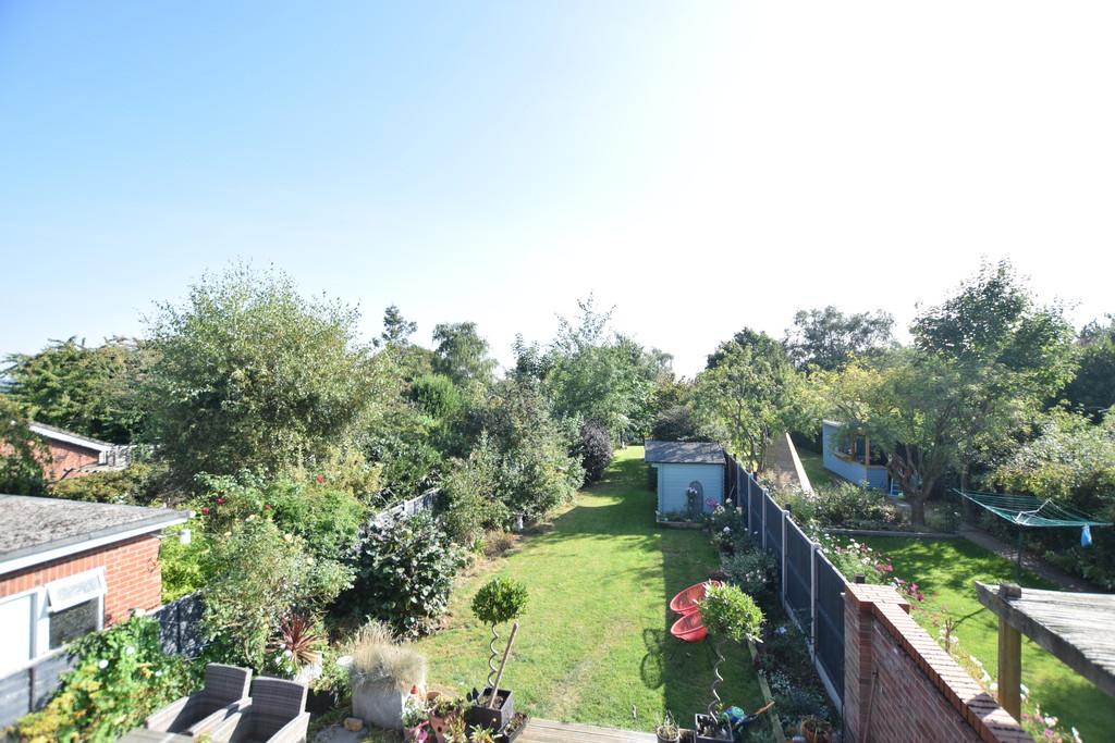 Chitts Hill, Colchester, CO3 9ST 3 bed semidetached house £425,000