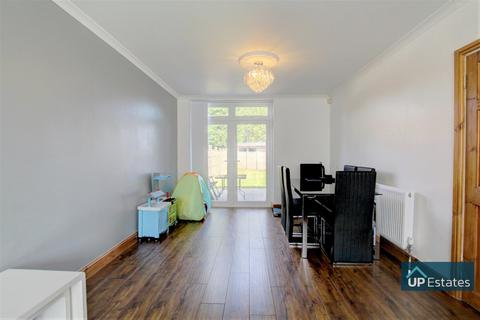 62 Silverdale Close, Coventry, CV2 1PX