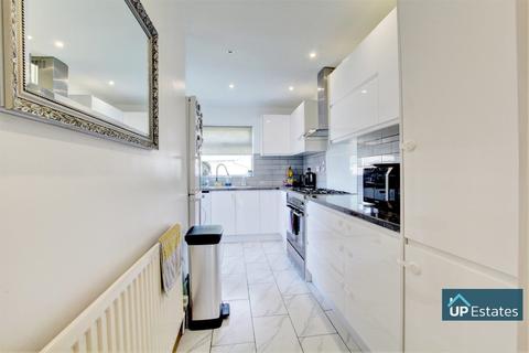 62 Silverdale Close, Coventry, CV2 1PX