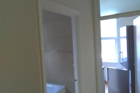 Flat 3, 63 Oakfield Road, Croydon, CR0 2UX