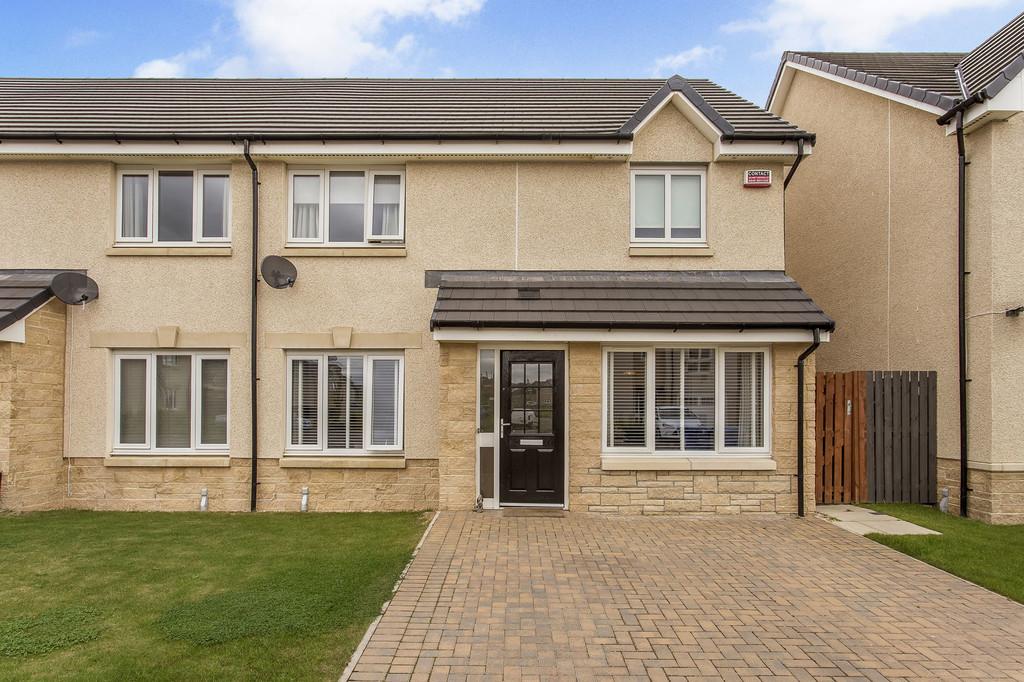 Mossend Gardens, West Calder 3 bed semidetached house £248,000