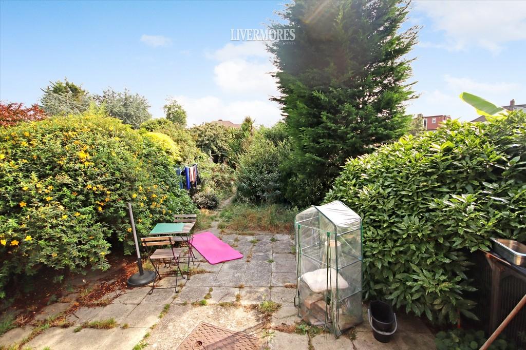Wentworth Drive, Dartford, Kent 3 bed semidetached house £425,000