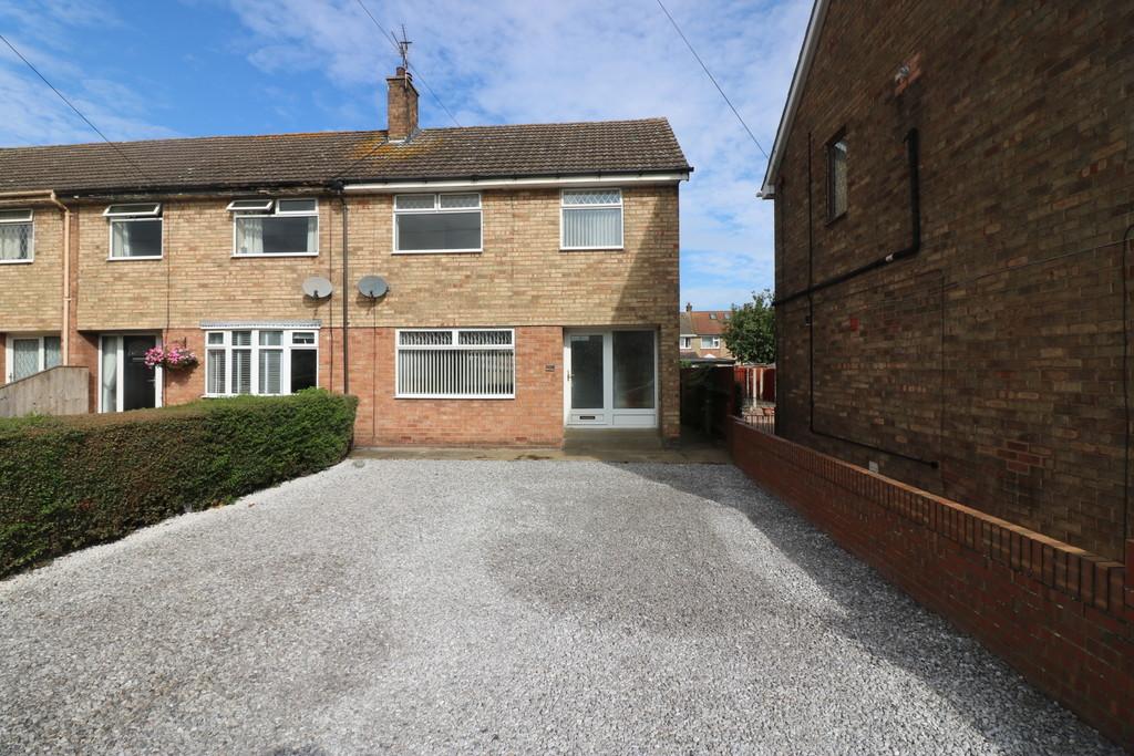 20 Road 3 bed end of terrace house £700 pcm (£162 pw)