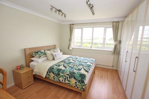37 Mayfair Drive West, Grimsby, DN37 9QP