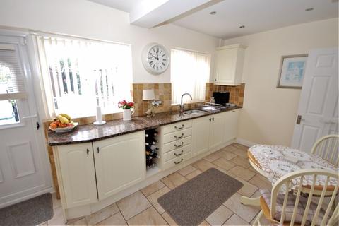 25 Vicarage Road, Brewood, Stafford, ST19 9HA
