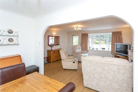 2 bedroom detached bungalow for sale - The Mead, Watford, Hertfordshire, WD19