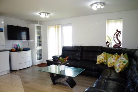2 Laburnum Way, Staines, TW19 7SQ