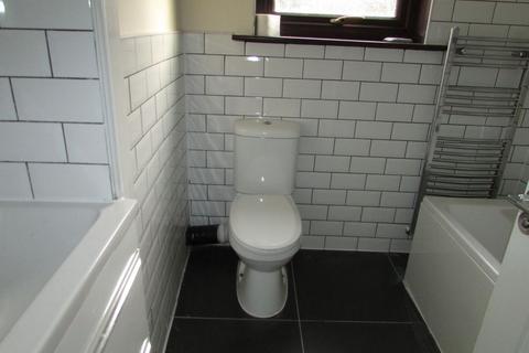 2 bedroom terraced house to rent, Thomas Street Royton.