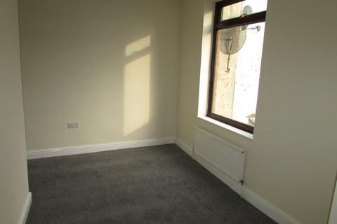 2 bedroom terraced house to rent, Thomas Street Royton.