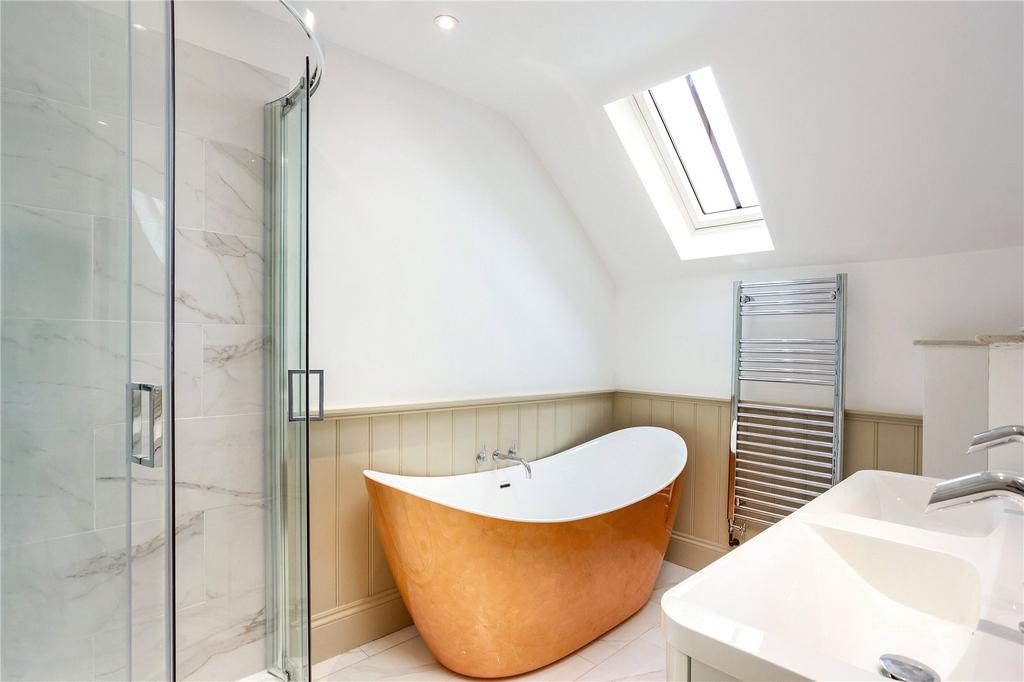 En-Suite Bathroom