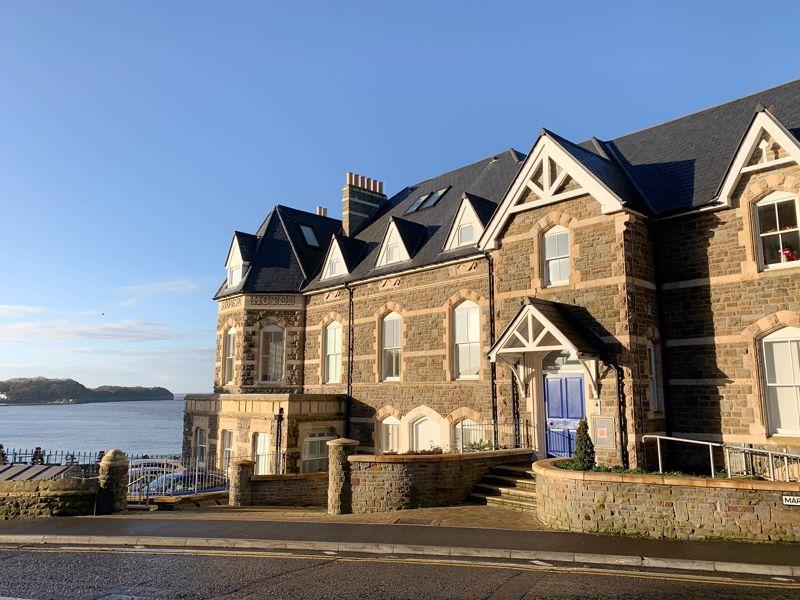 Royal Pier Apartment